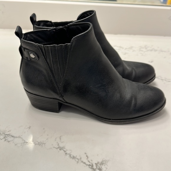 Kim Rogers Black Booties - Picture 2 of 4